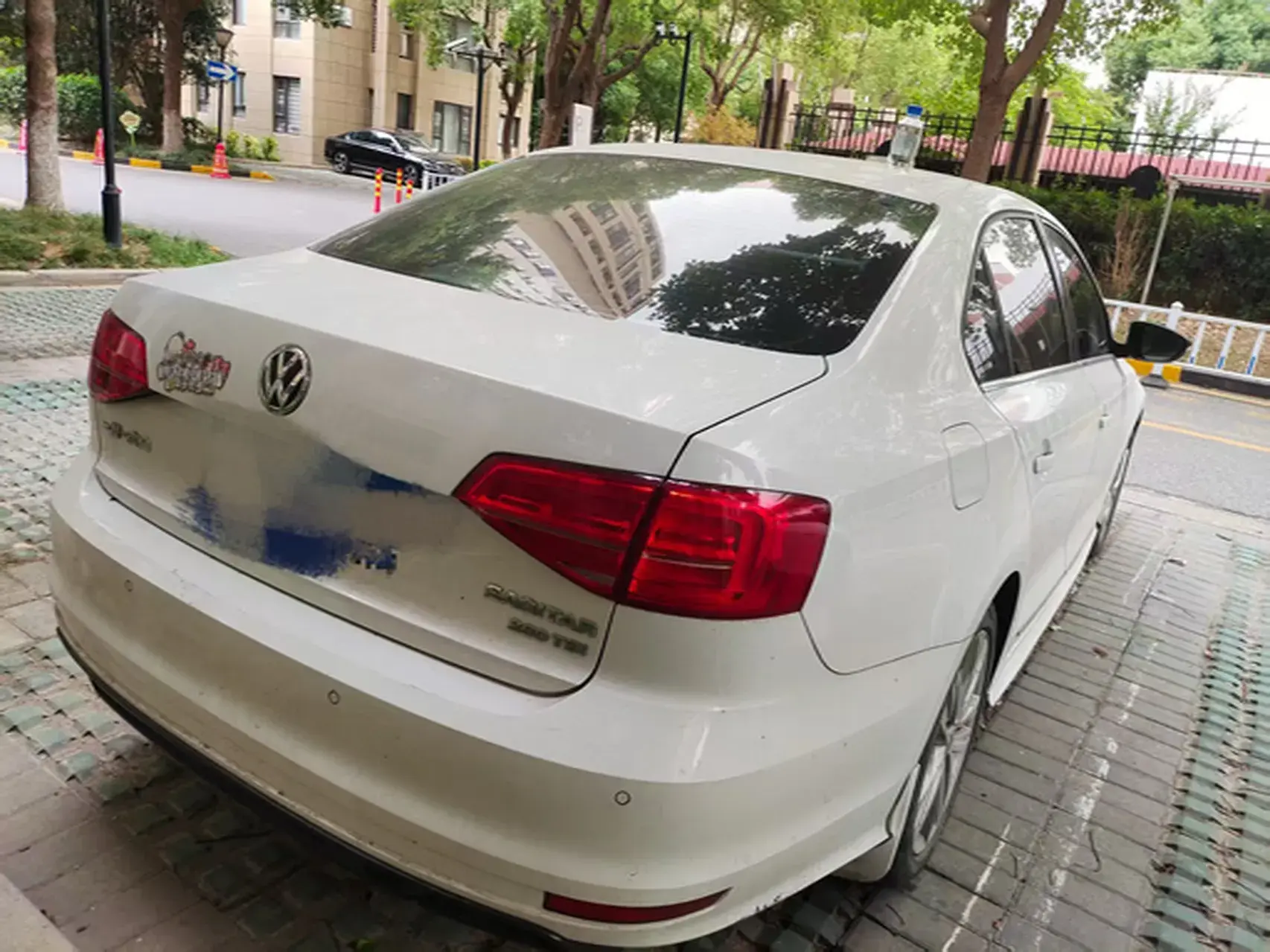 2018 VOLKSWAGEN SAGITAR thumbnail 3