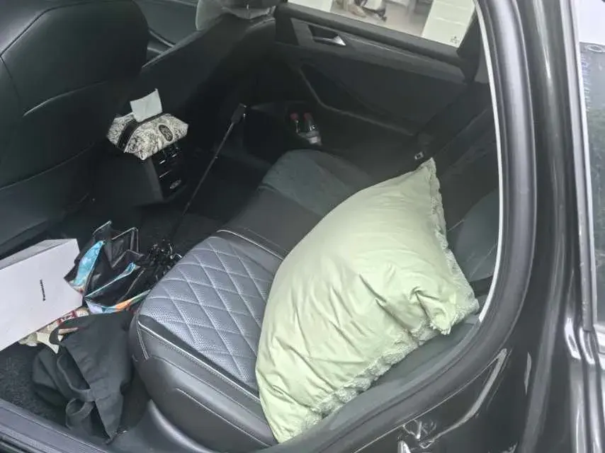 2023 VOLKSWAGEN SAGITAR thumbnail 4