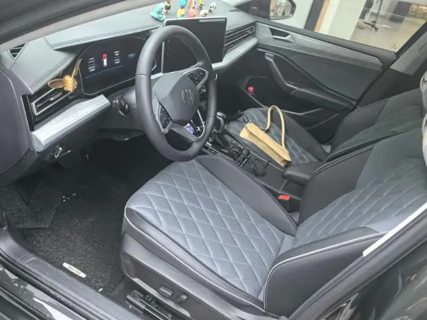 2023 VOLKSWAGEN SAGITAR thumbnail 3