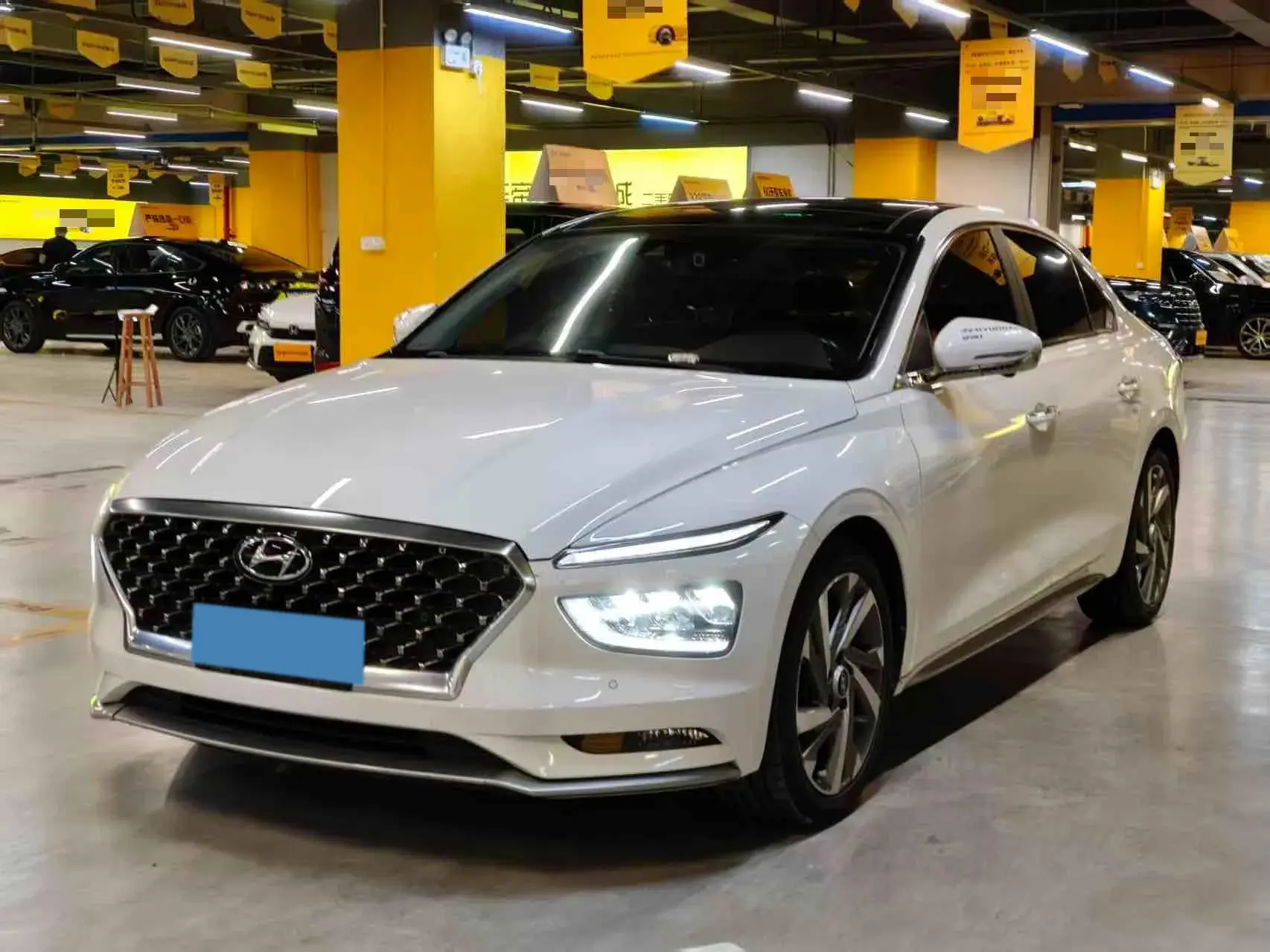 2021 HYUNDAI MISTRA view 1