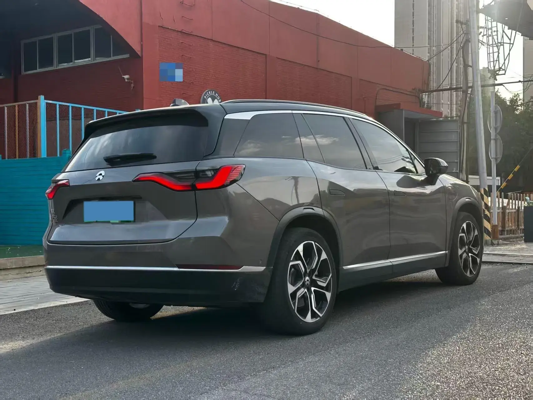 2020 NIO ES8 thumbnail 2