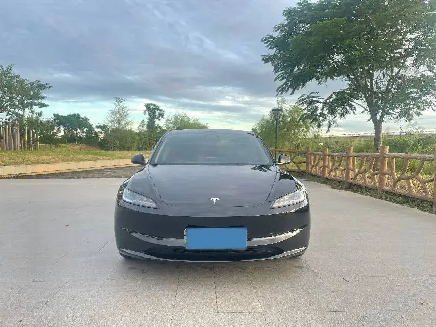 2023 TESLA MODEL thumbnail 3