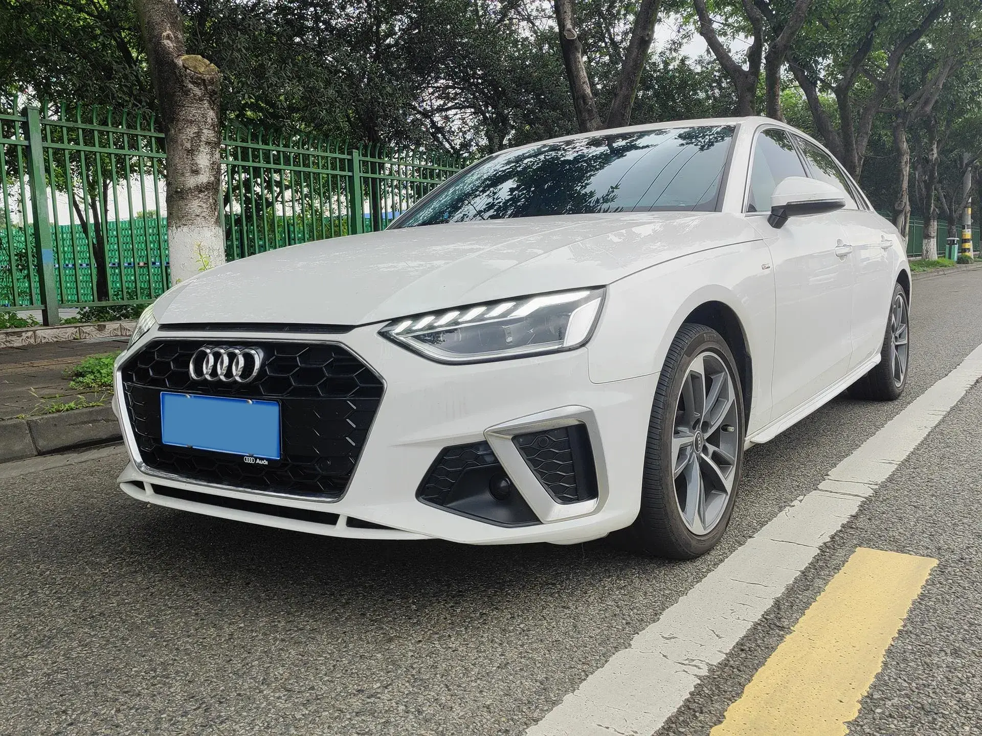 2023 AUDI A4L view 1