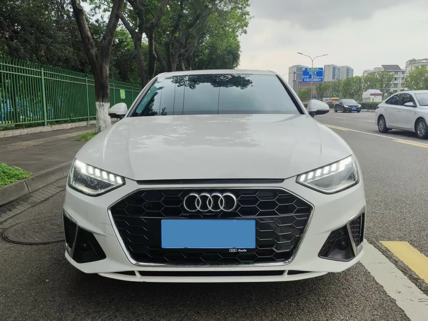 2023 AUDI A4L thumbnail 2