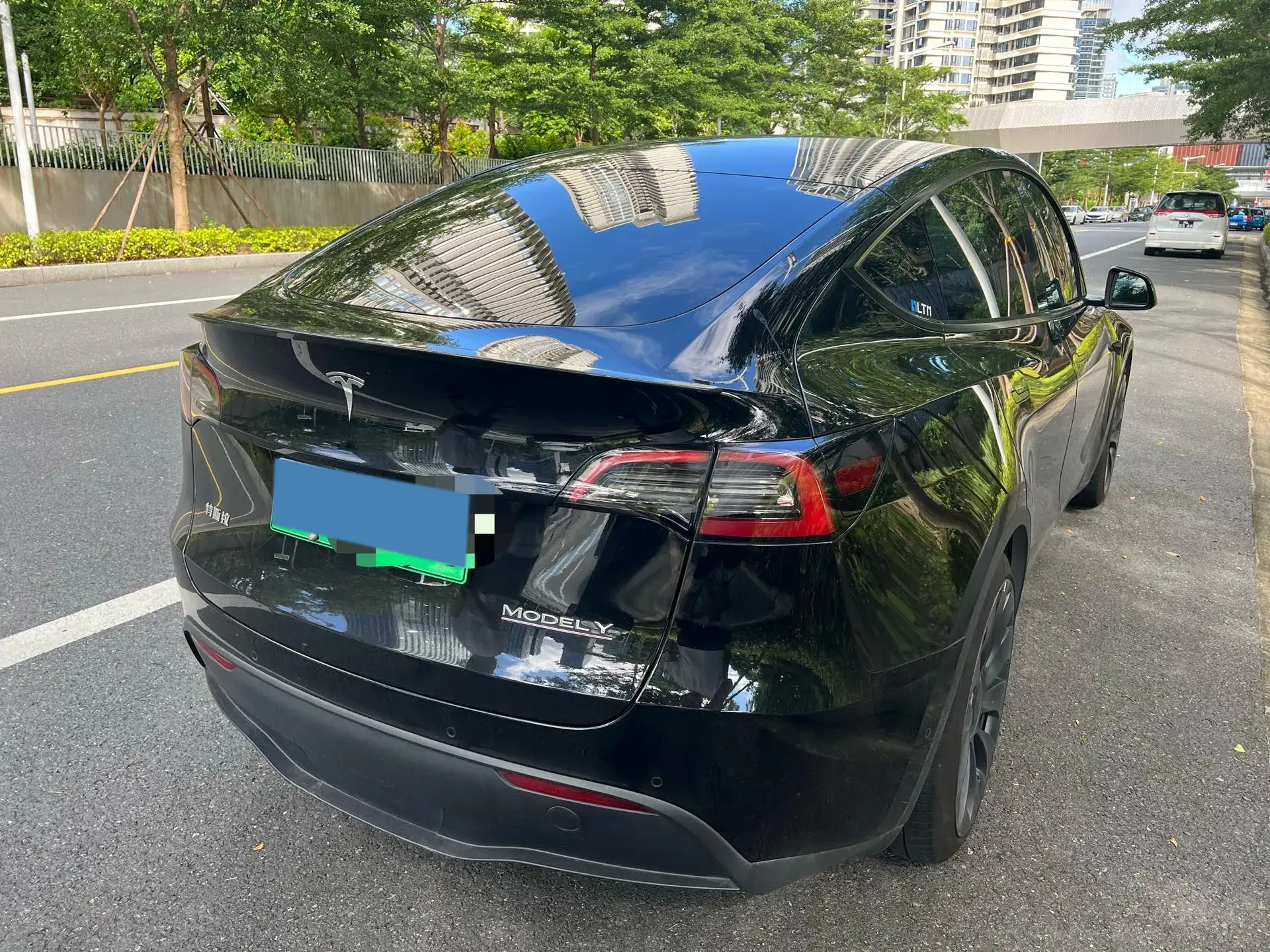 2022 TESLA MODEL thumbnail 2