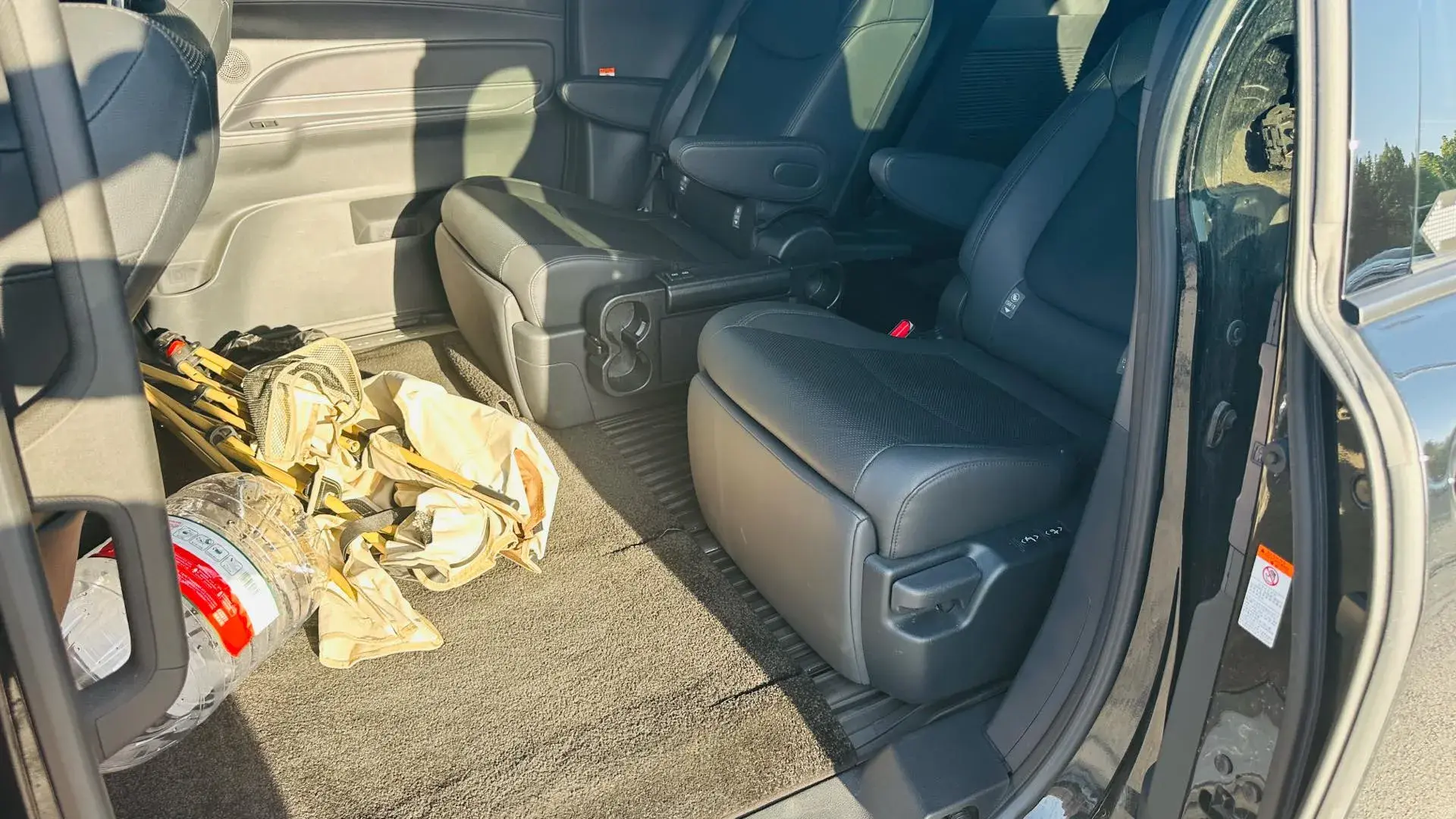 2022 TOYOTA GRANVIA thumbnail 3