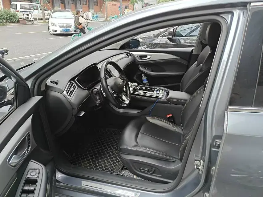 2020 ROEWE I6 thumbnail 4