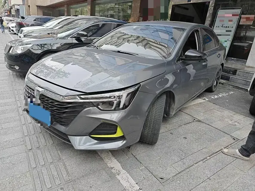 2020 ROEWE I6 view 1