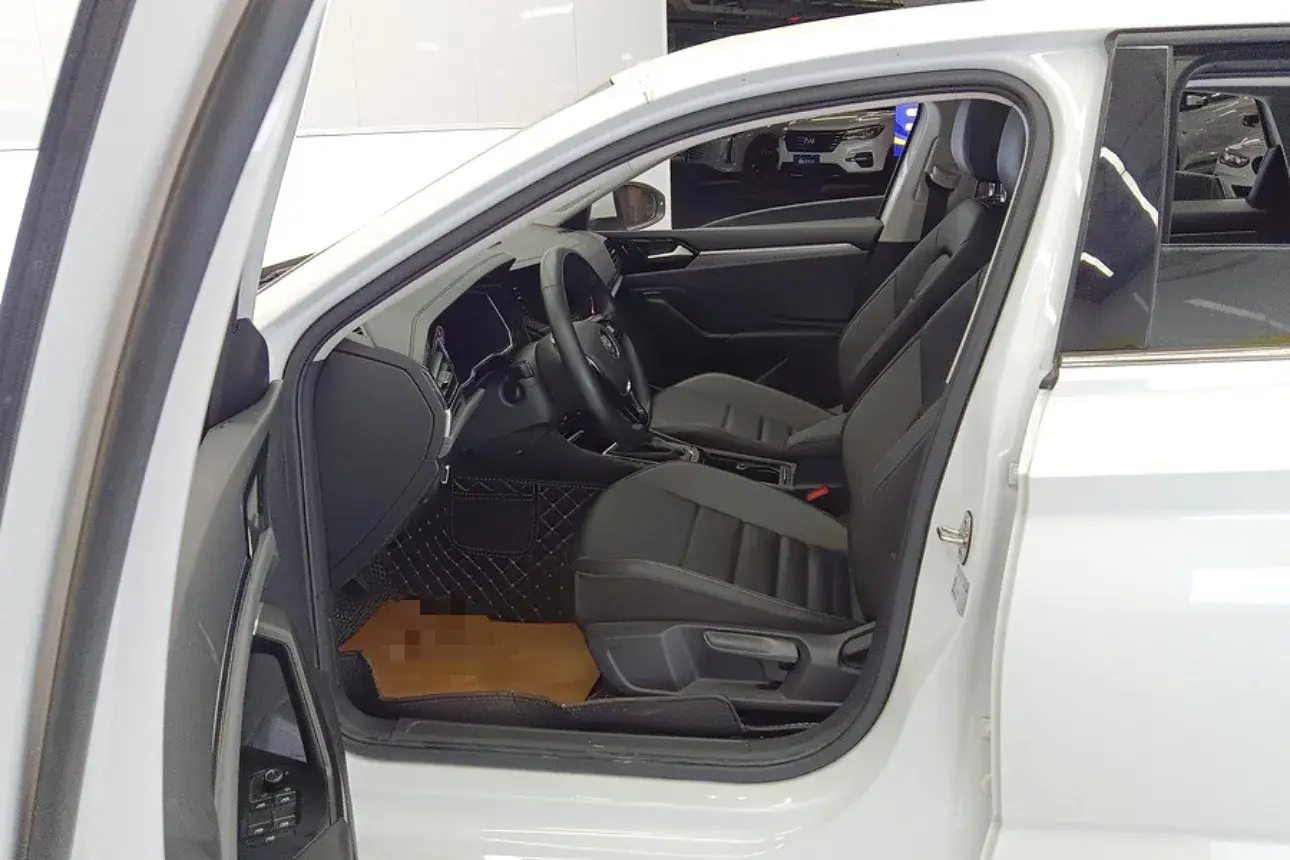 2021 VOLKSWAGEN SAGITAR thumbnail 4