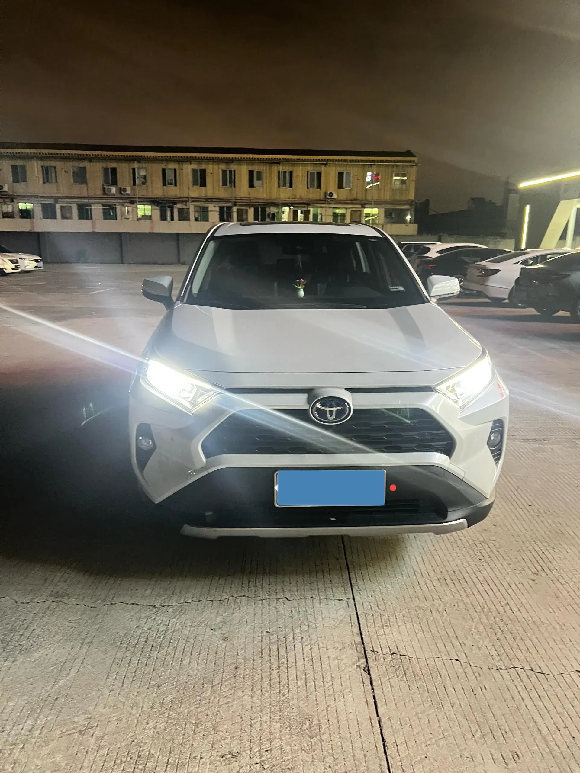 2022 TOYOTA RAV4 thumbnail 2