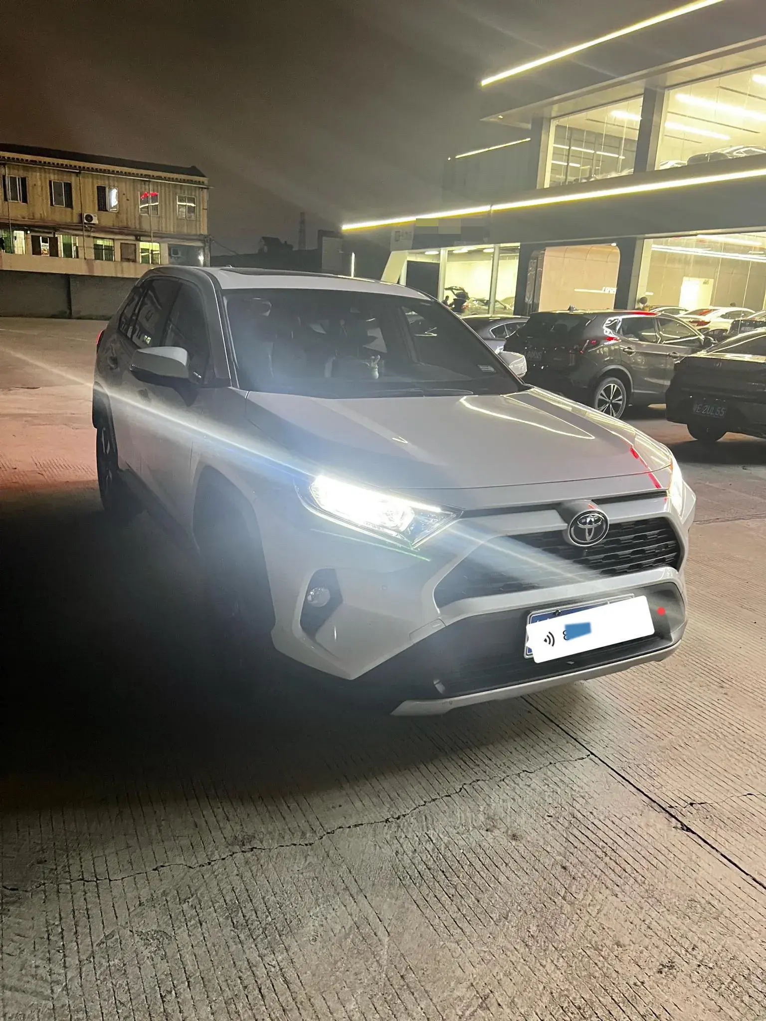 2022 TOYOTA RAV4 thumbnail 3