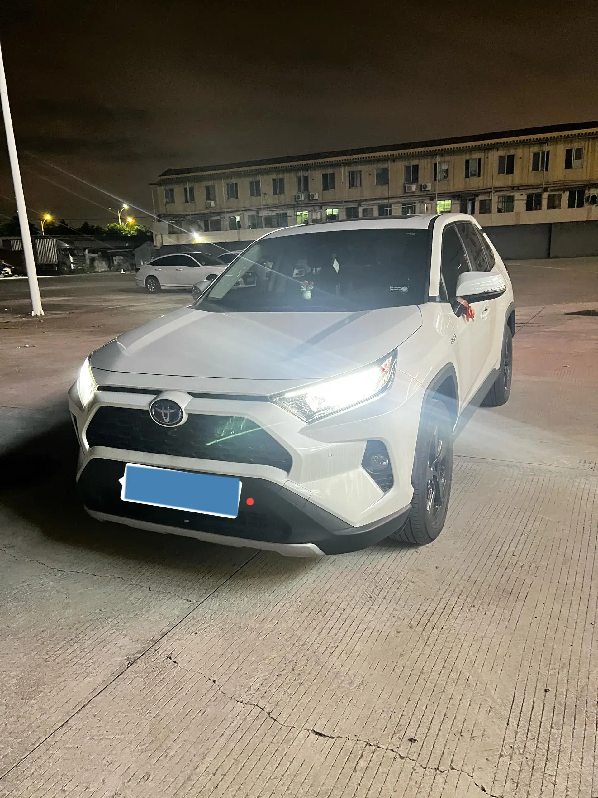 2022 TOYOTA RAV4 view 1