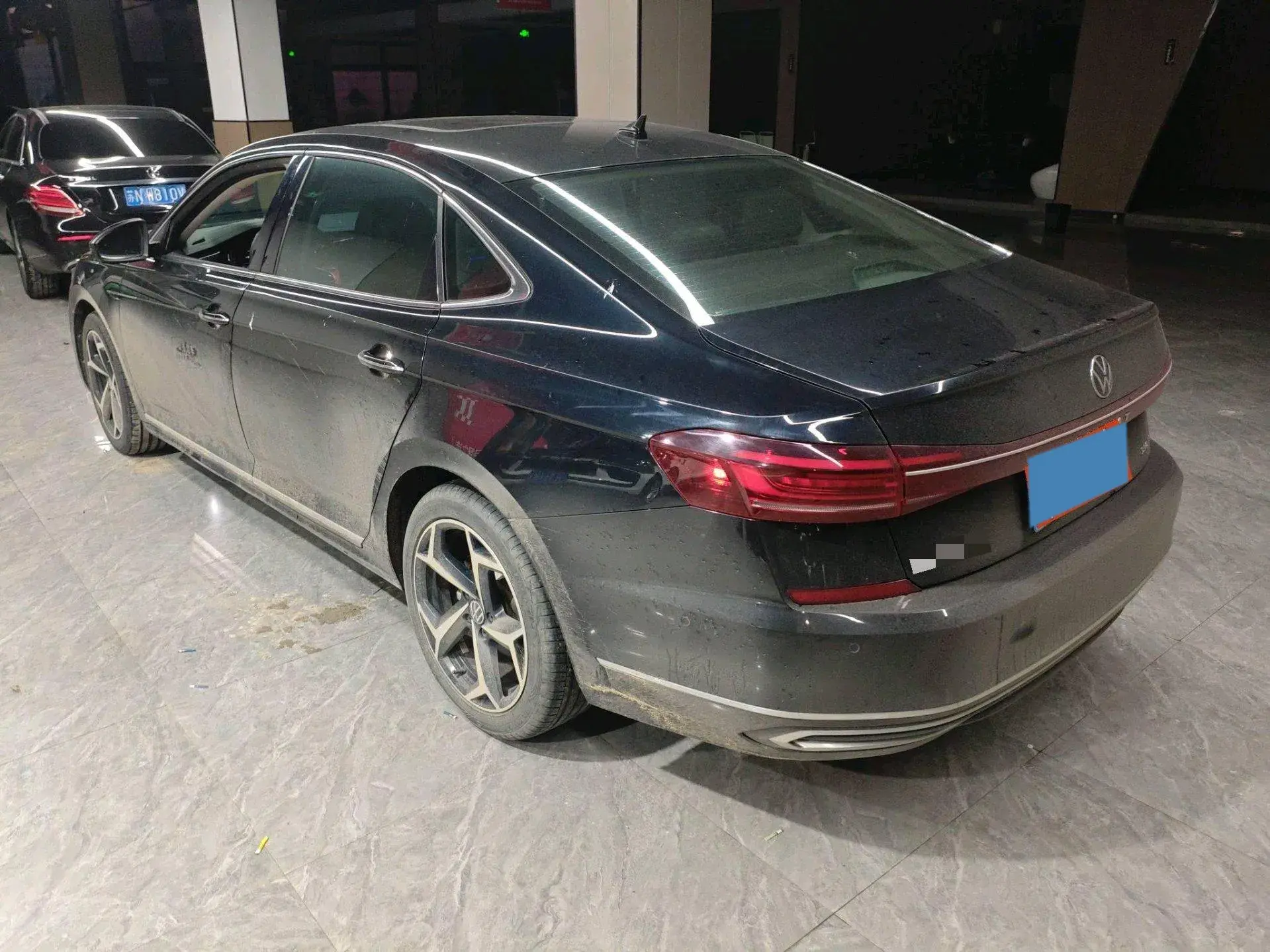 2023 VOLKSWAGEN PASSAT thumbnail 3