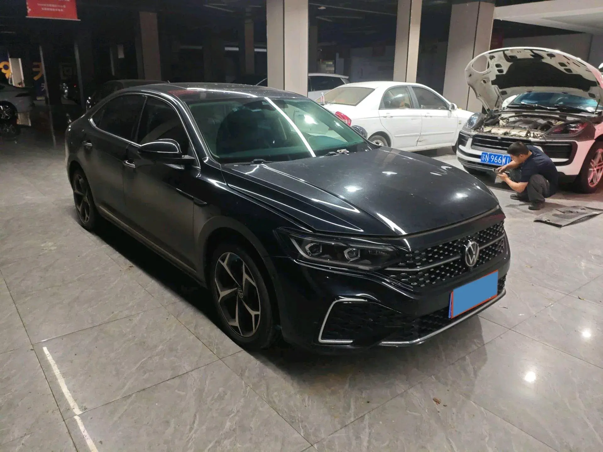 2023 VOLKSWAGEN PASSAT thumbnail 2