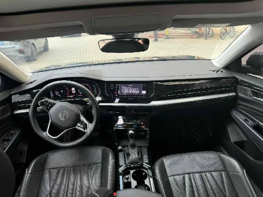 2023 VOLKSWAGEN PASSAT thumbnail 3