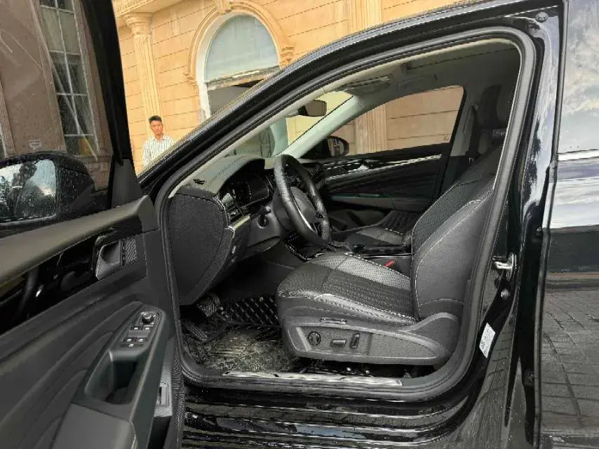 2023 VOLKSWAGEN PASSAT thumbnail 2