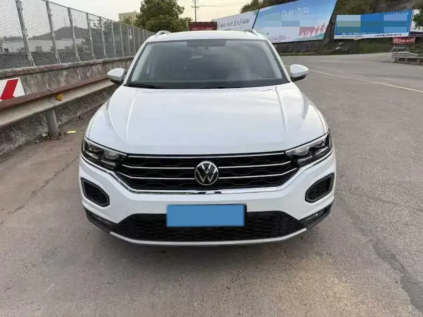 2021 VOLKSWAGEN T-ROC thumbnail 3