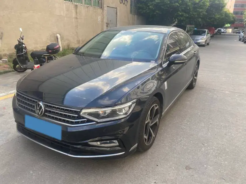 2023 VOLKSWAGEN MAGOTAN view 1