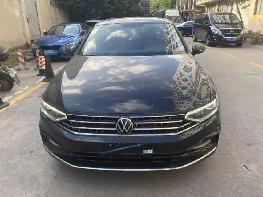 2023 VOLKSWAGEN MAGOTAN thumbnail 2