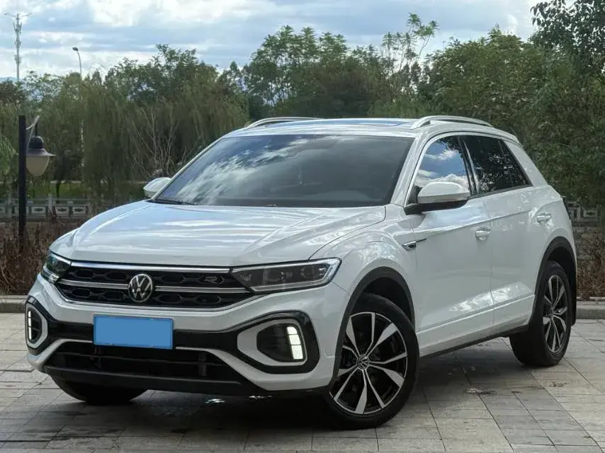 2023 VOLKSWAGEN T-ROC view 1