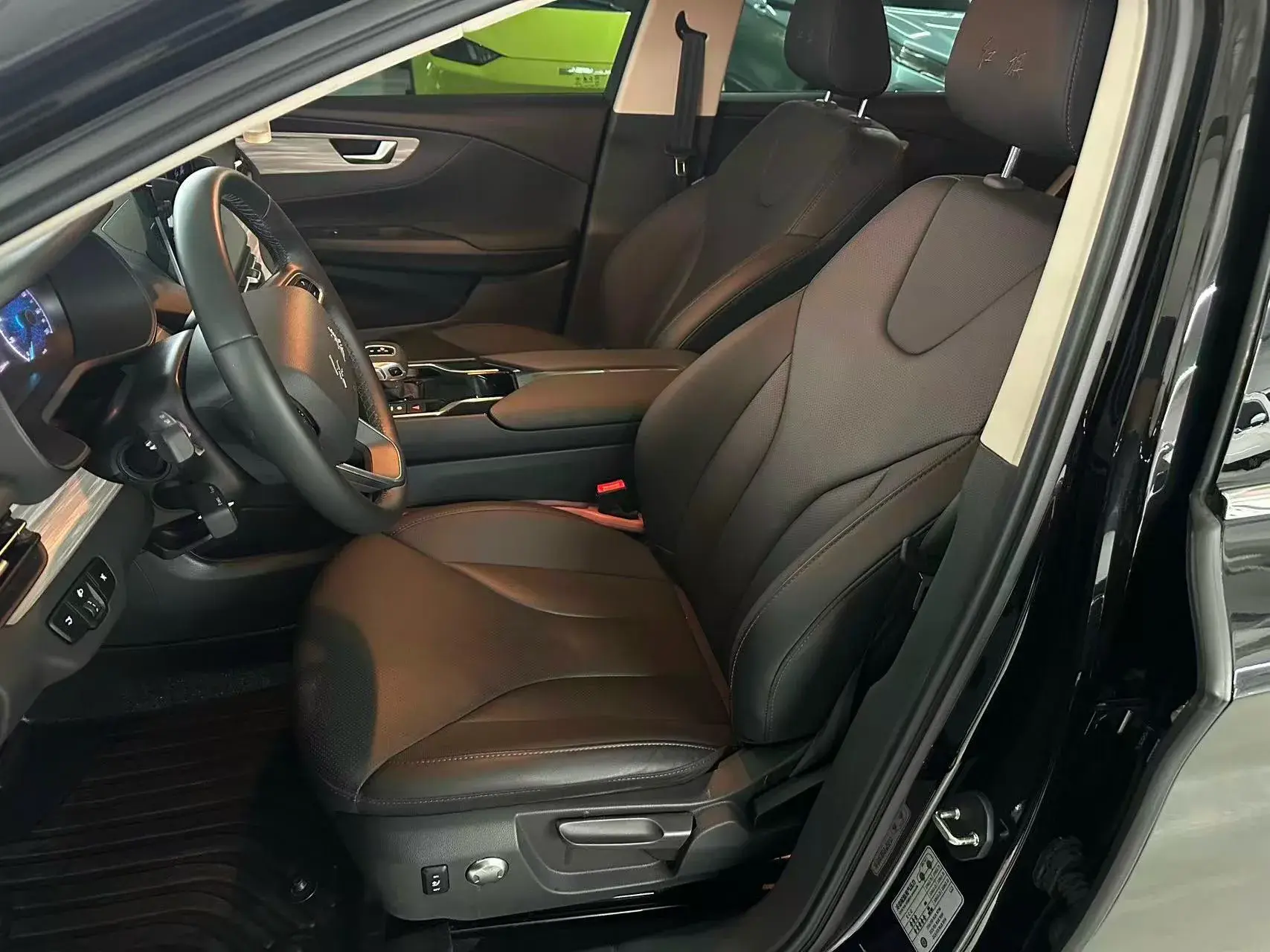 2023 HONGQI E-QM5 thumbnail 4