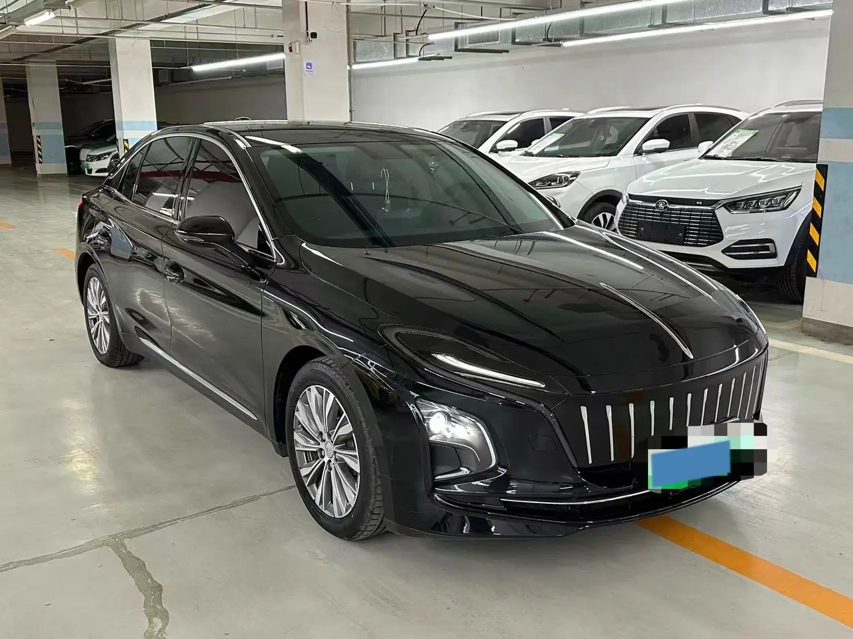 2023 HONGQI E-QM5 thumbnail 3