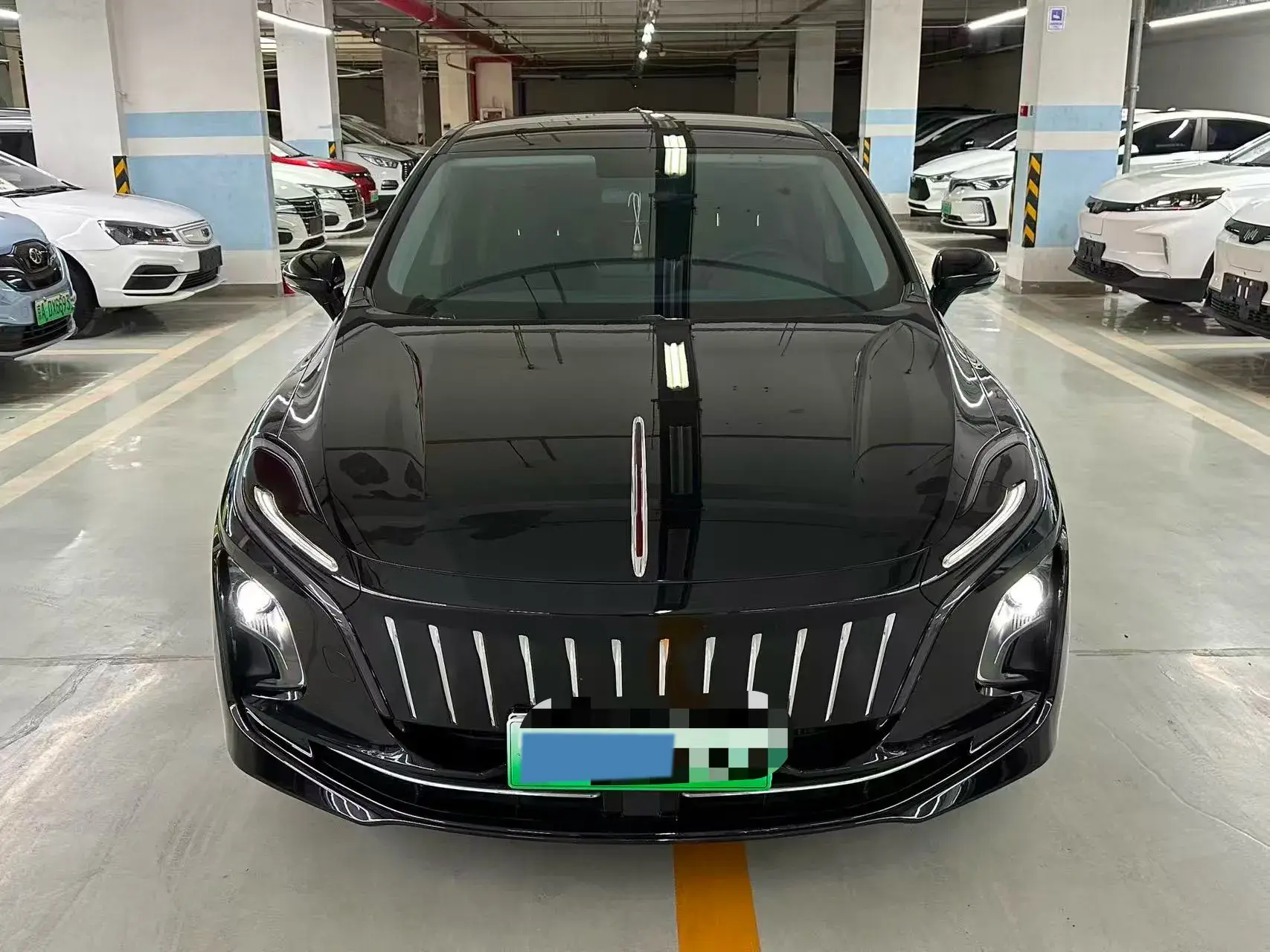 2023 HONGQI E-QM5 thumbnail 2