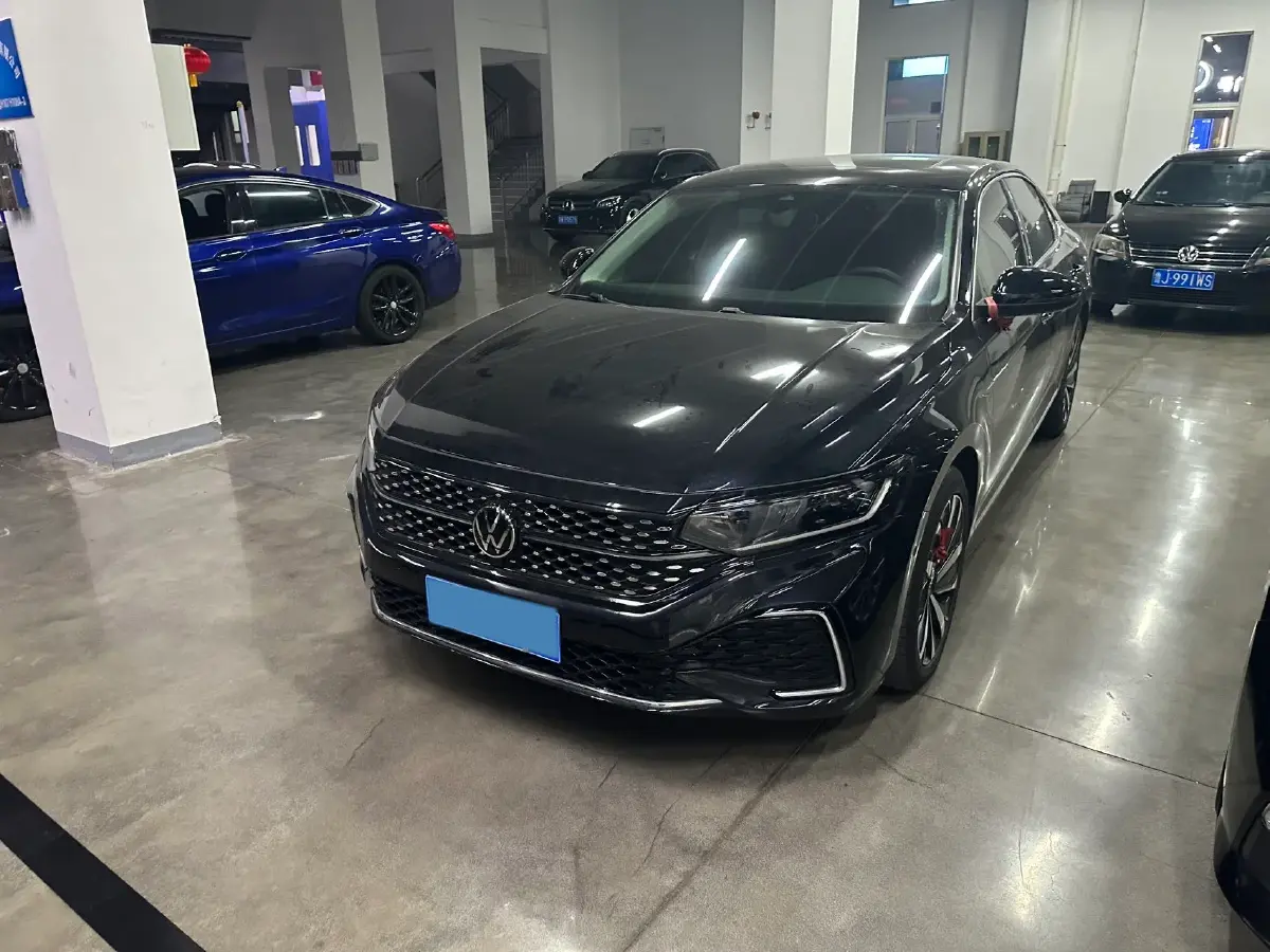 2022 Volkswagen Passat 2.0T 186HP L4 7DCT