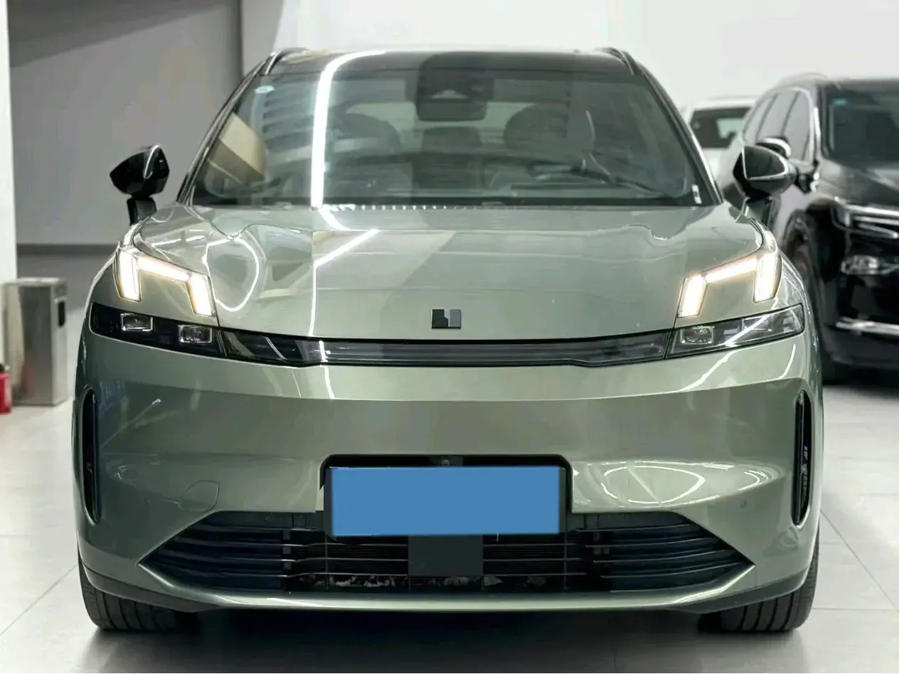 2023 LYNK&CO 08 thumbnail 3