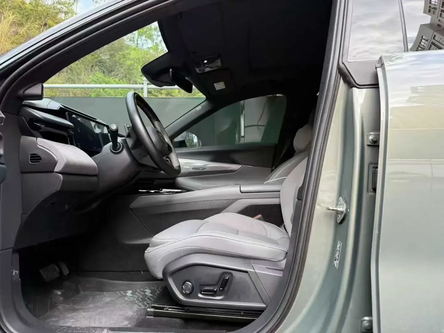 2023 LYNK&CO 08 thumbnail 4