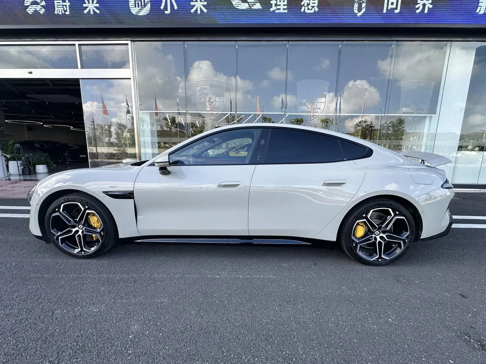 2024 MI SU7 thumbnail 4