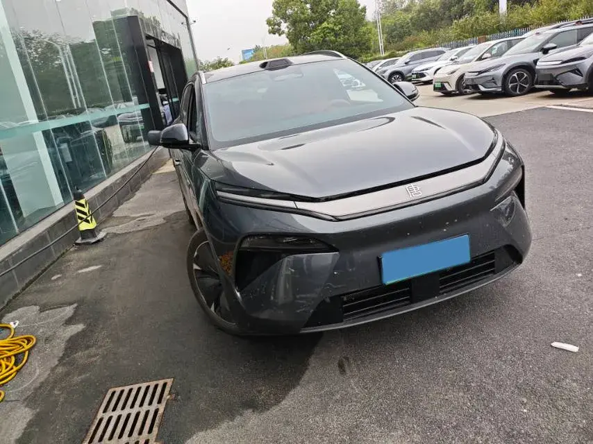 2025 BYD TANGL thumbnail 3