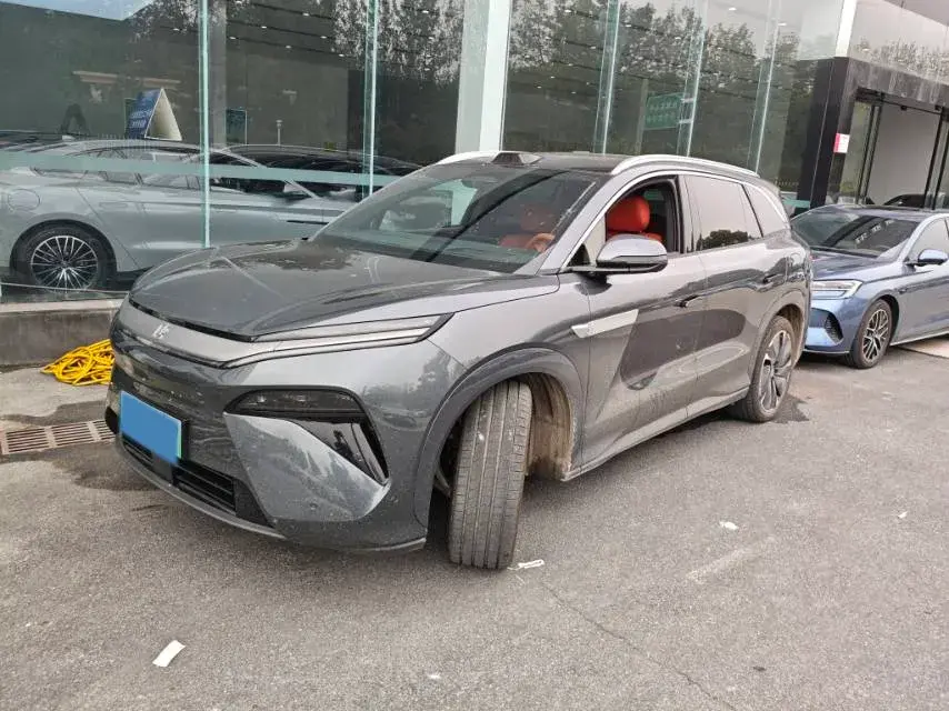 2025 BYD TANGL view 1