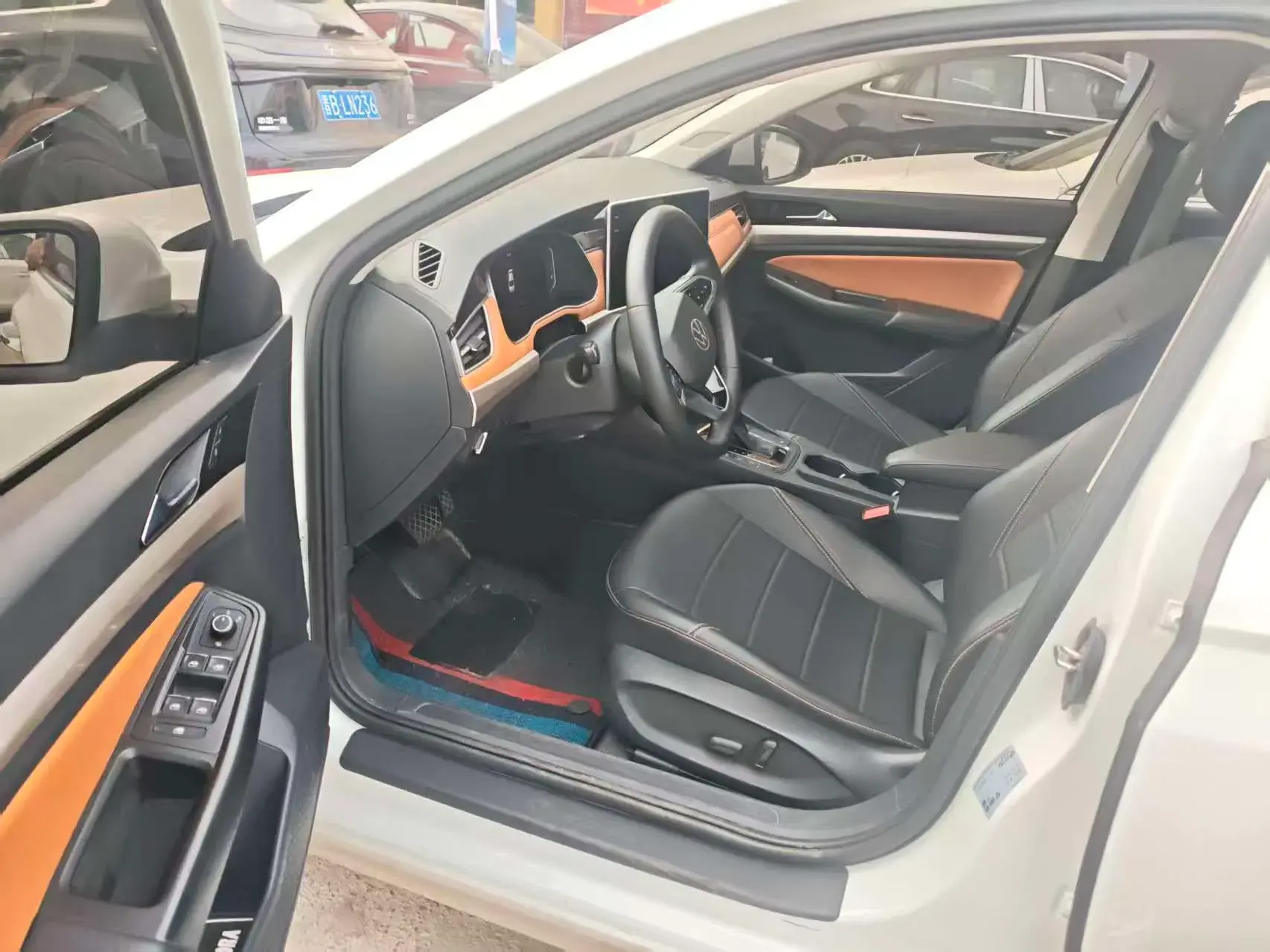 2023 VOLKSWAGEN BORA thumbnail 3