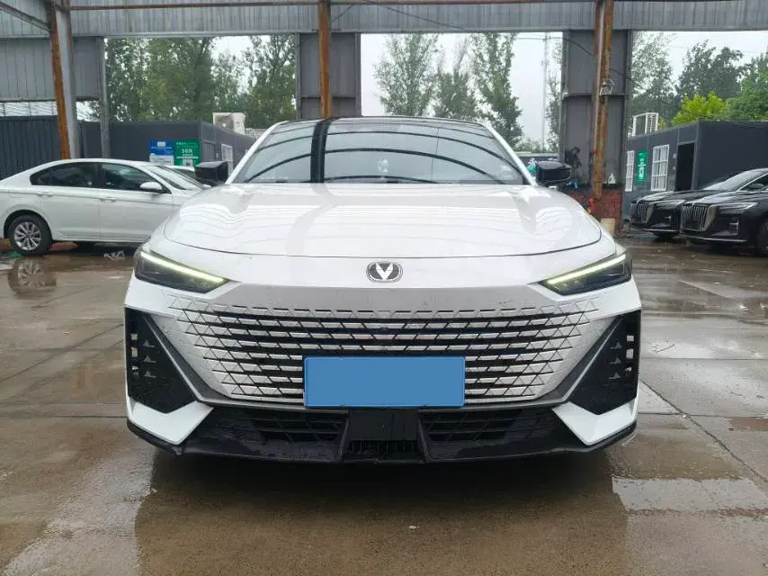 2022 CHANGAN UNI-V thumbnail 2
