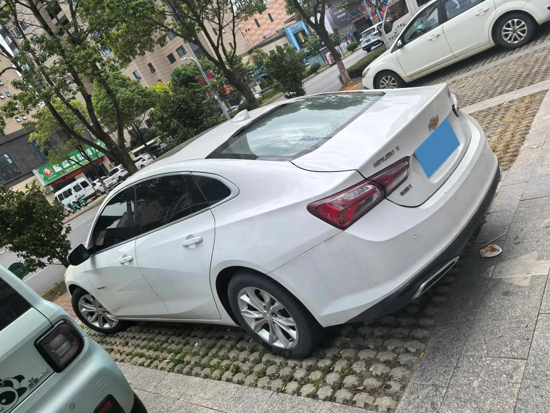 2020 CHEVROLET MALIBU thumbnail 2