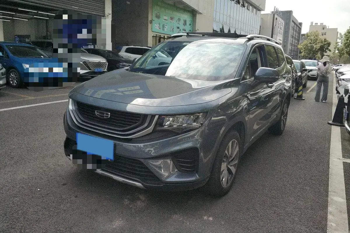 2020 GEELY OKAVANGO view 1