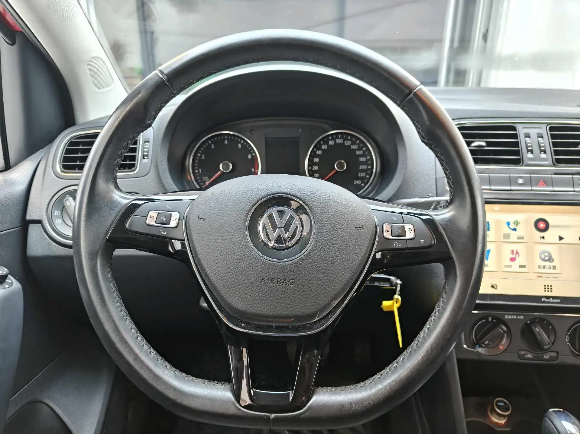 2016 VOLKSWAGEN POLO thumbnail 4