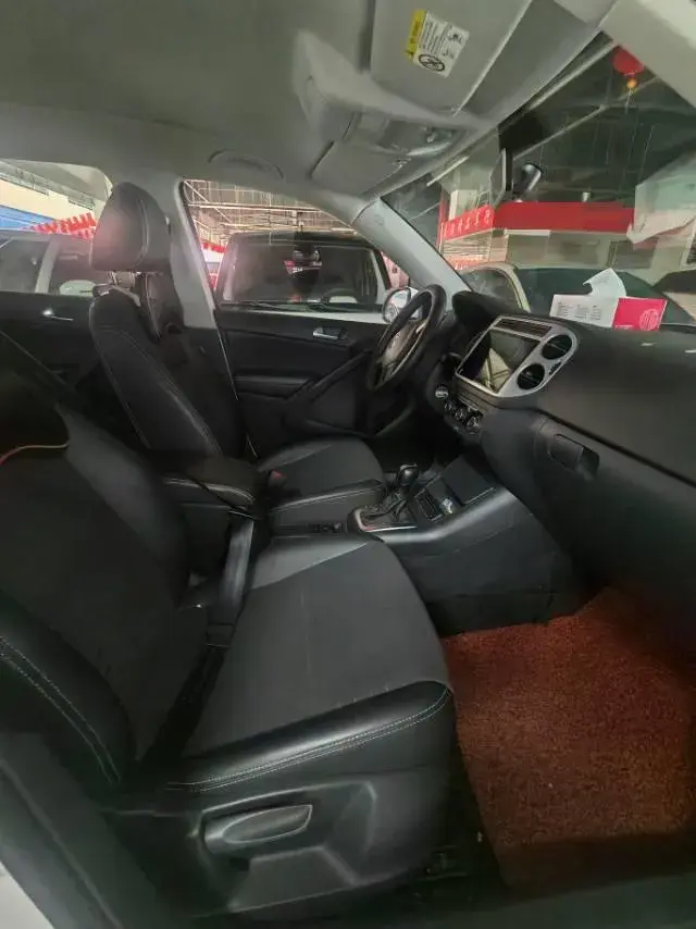 2016 VOLKSWAGEN TIGUAN thumbnail 3