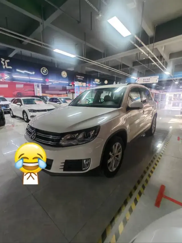 2016 VOLKSWAGEN TIGUAN view 1