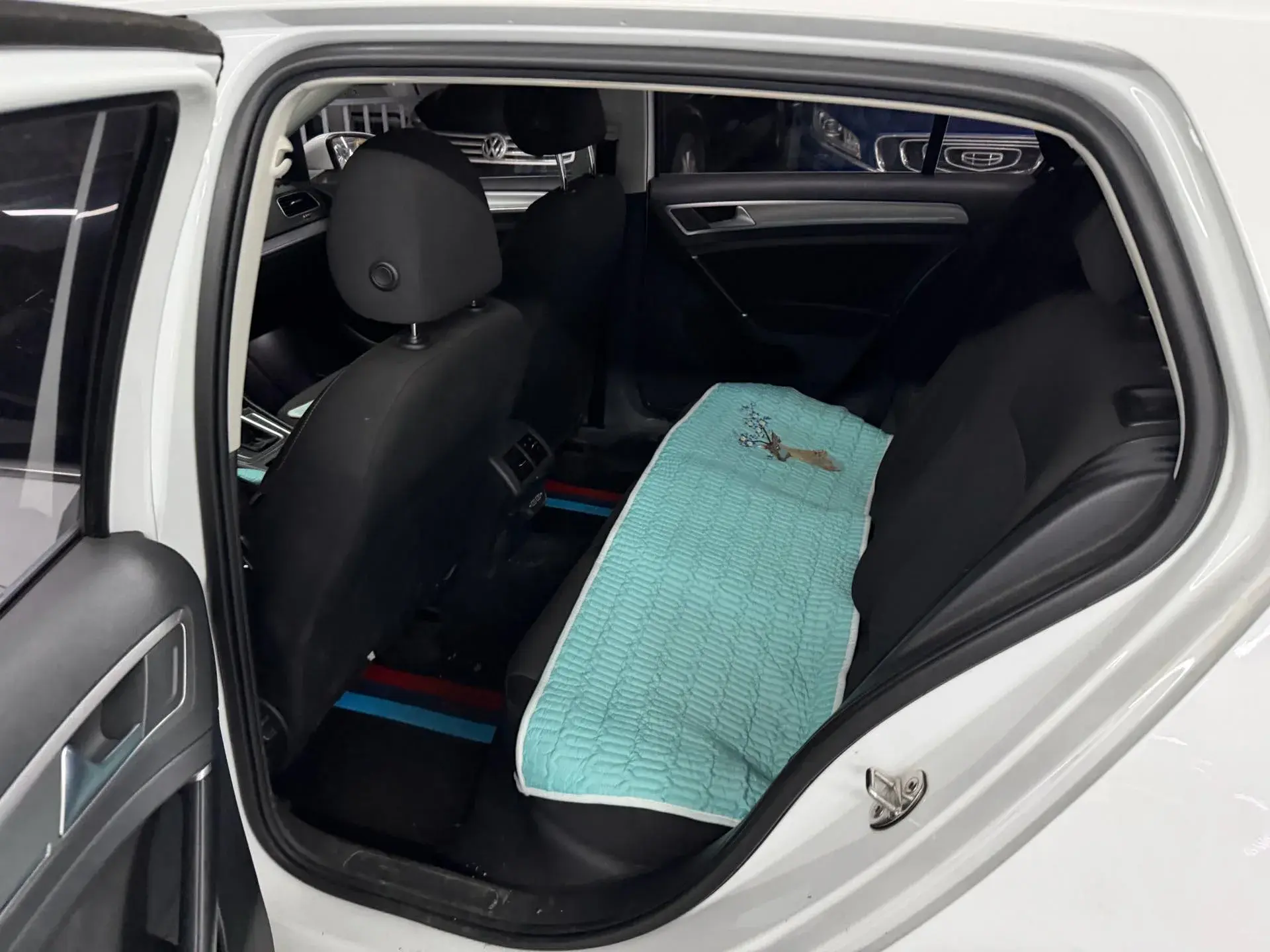 2019 VOLKSWAGEN GOLF thumbnail 4