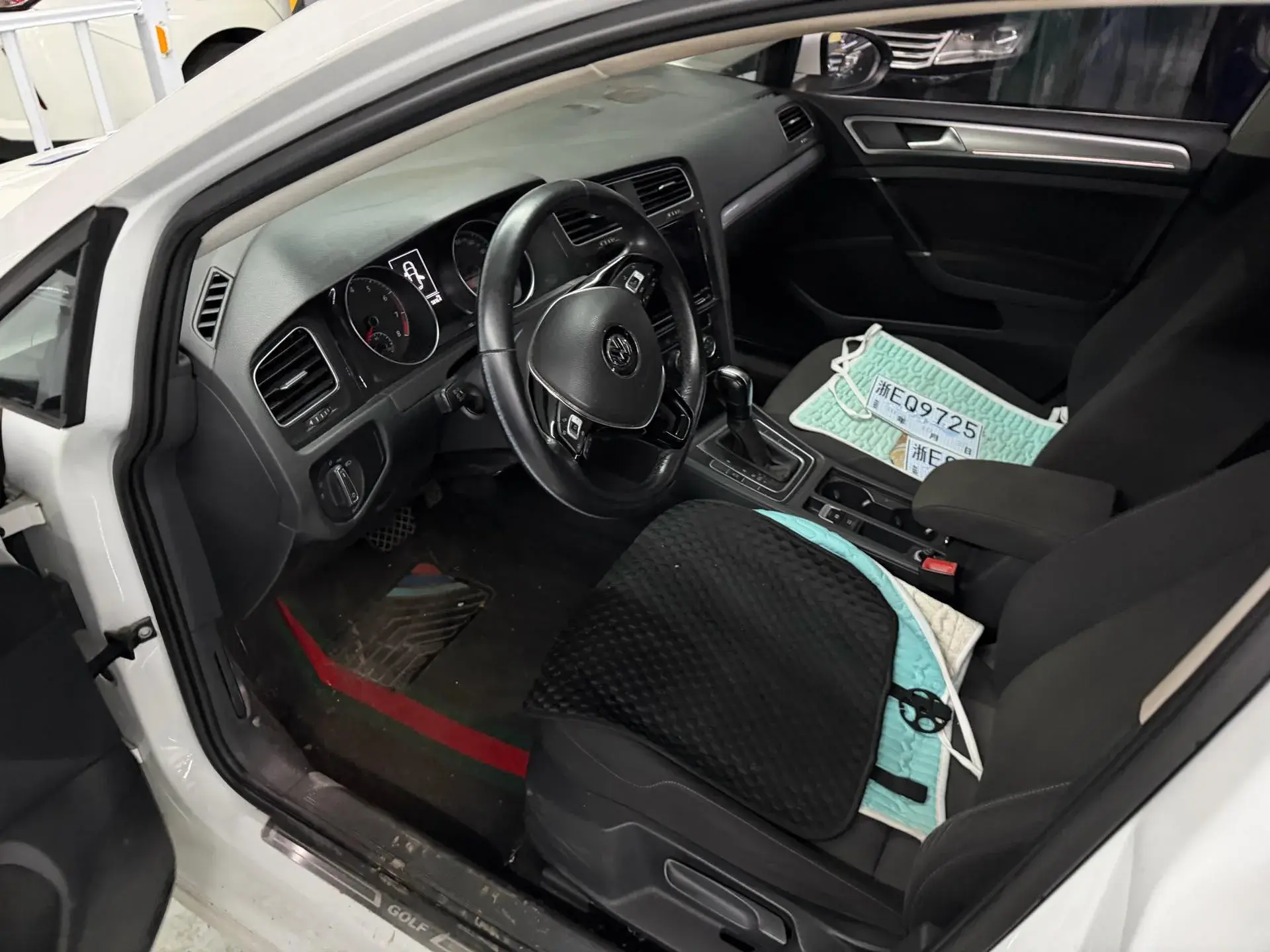 2019 VOLKSWAGEN GOLF thumbnail 3