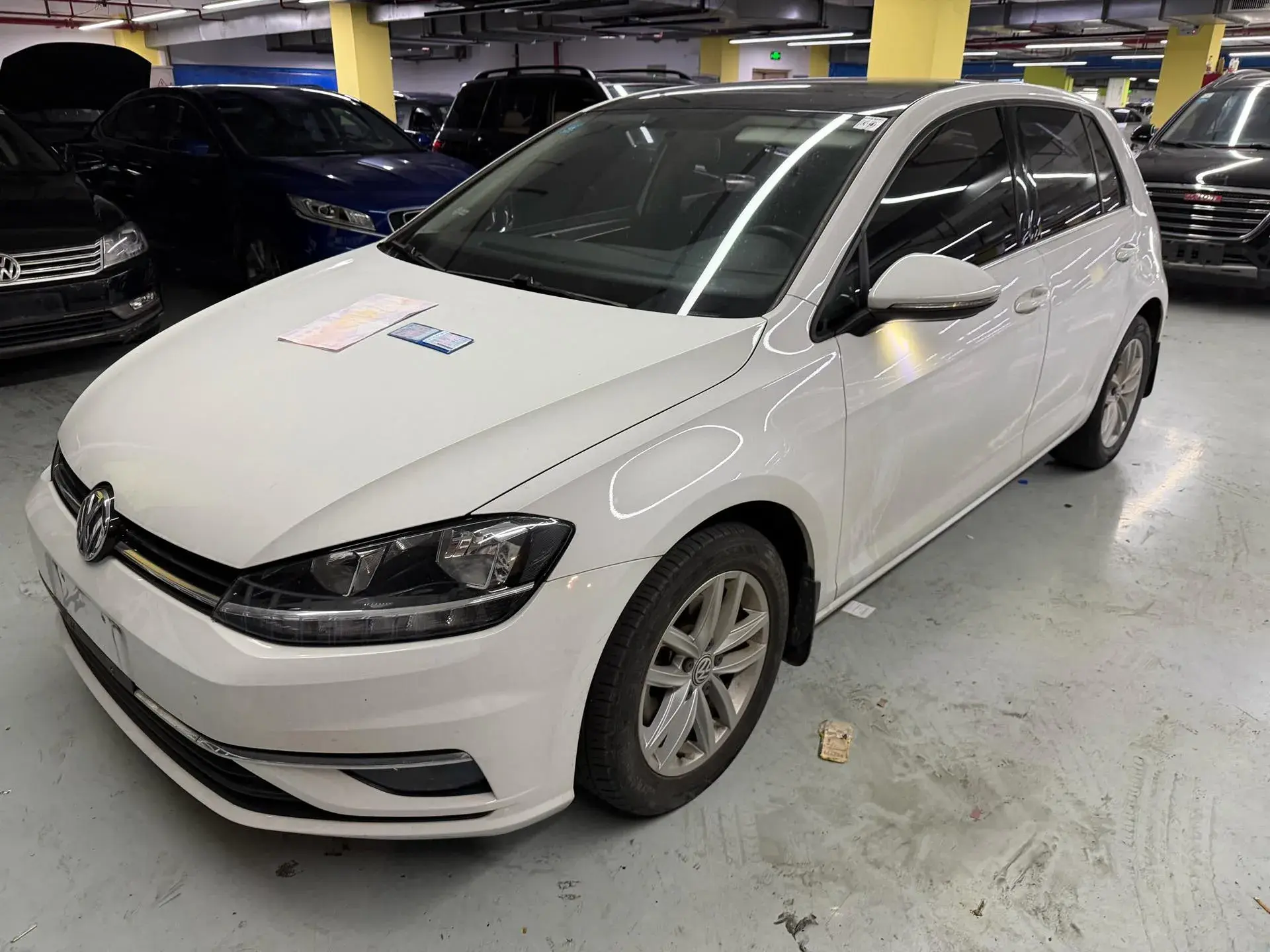 2019 VOLKSWAGEN GOLF view 1