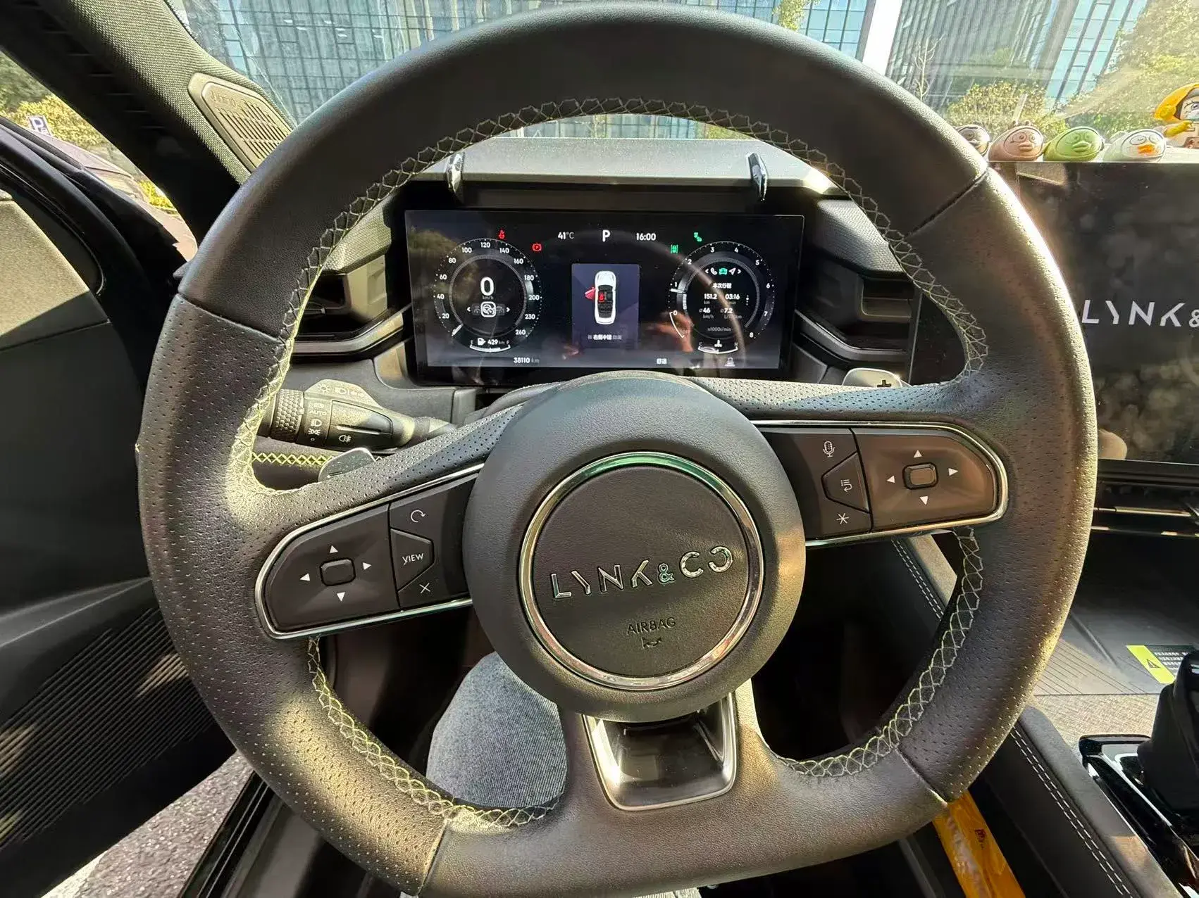 2023 LYNK&CO 03 thumbnail 3