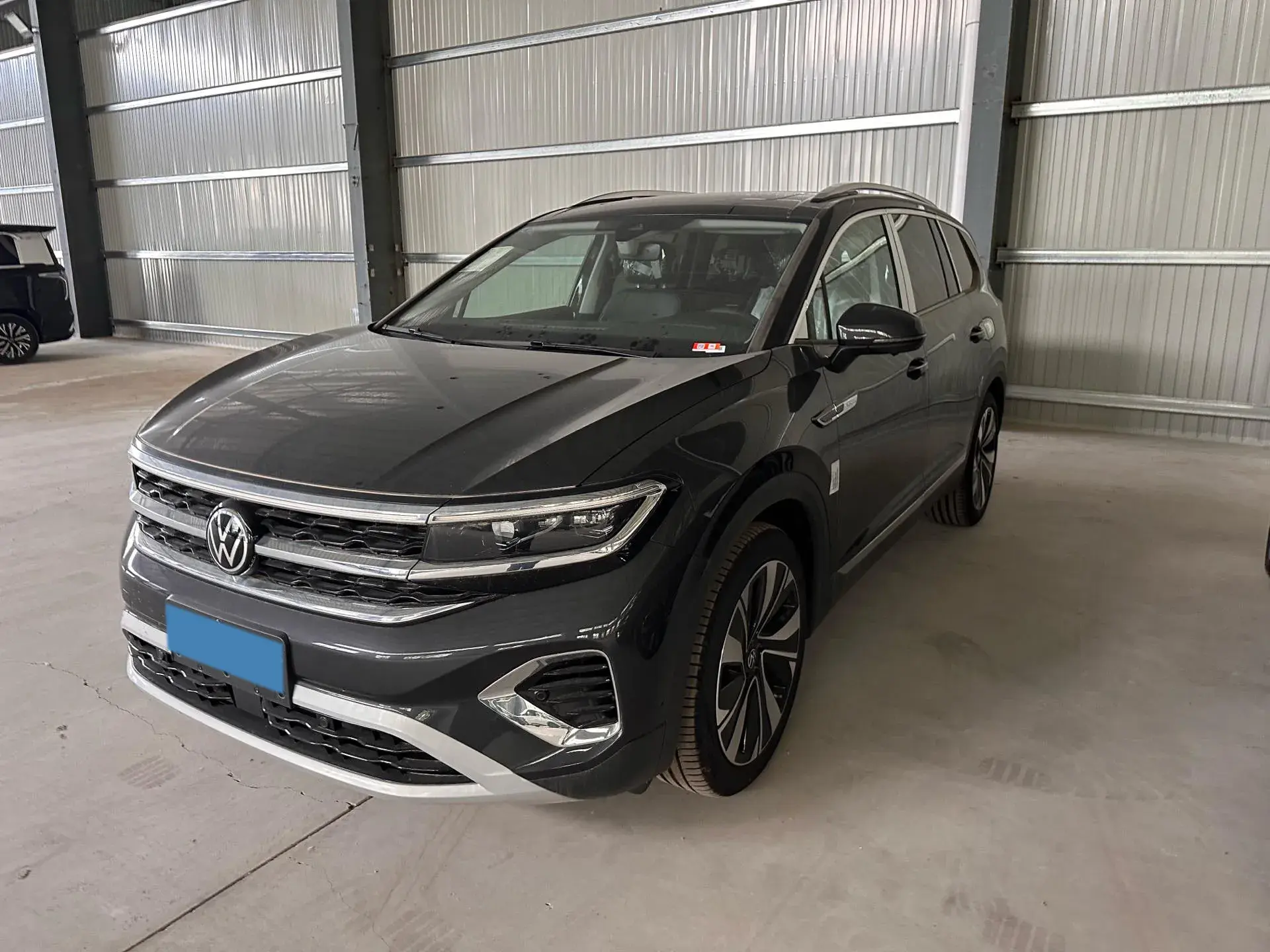 2025 VOLKSWAGEN TALAGON view 1