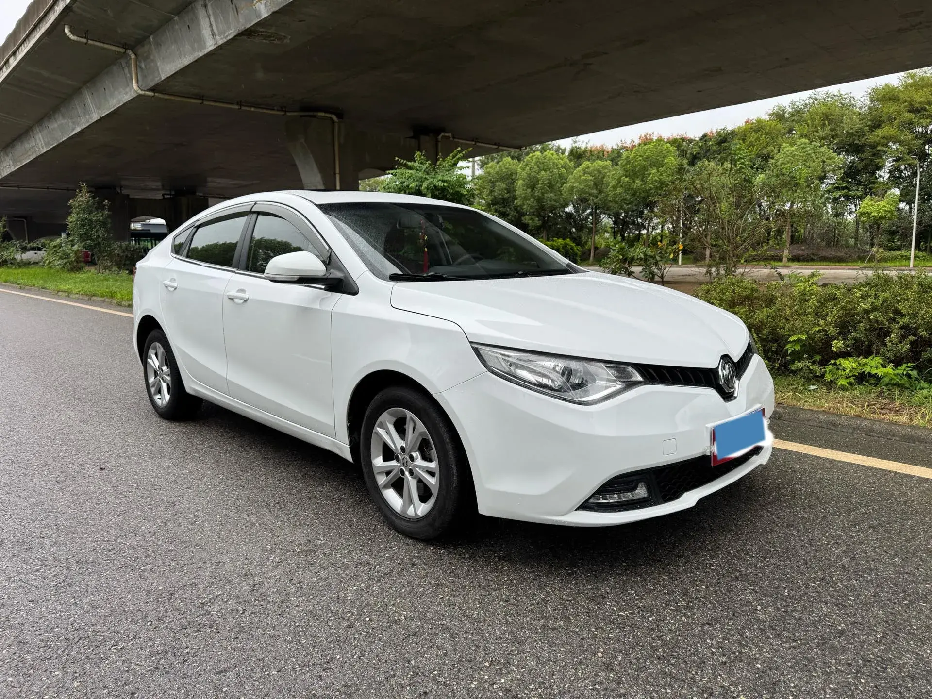 2016 MG GT thumbnail 3