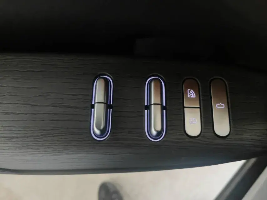 2024 DEEPAL S07 thumbnail 4