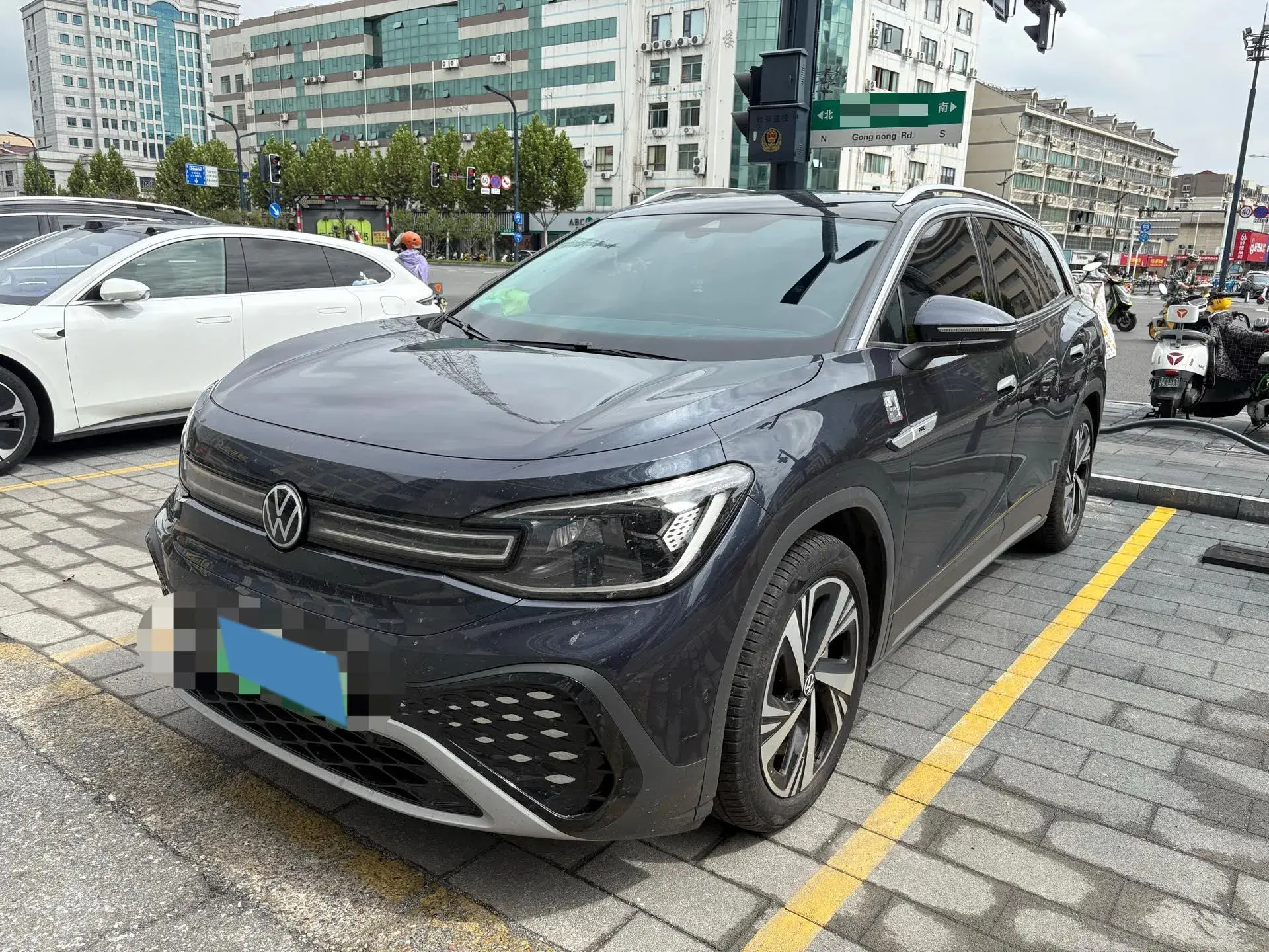 2022 VOLKSWAGEN ID.6 view 1