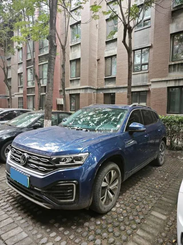 2020 VOLKSWAGEN TAYRON view 1