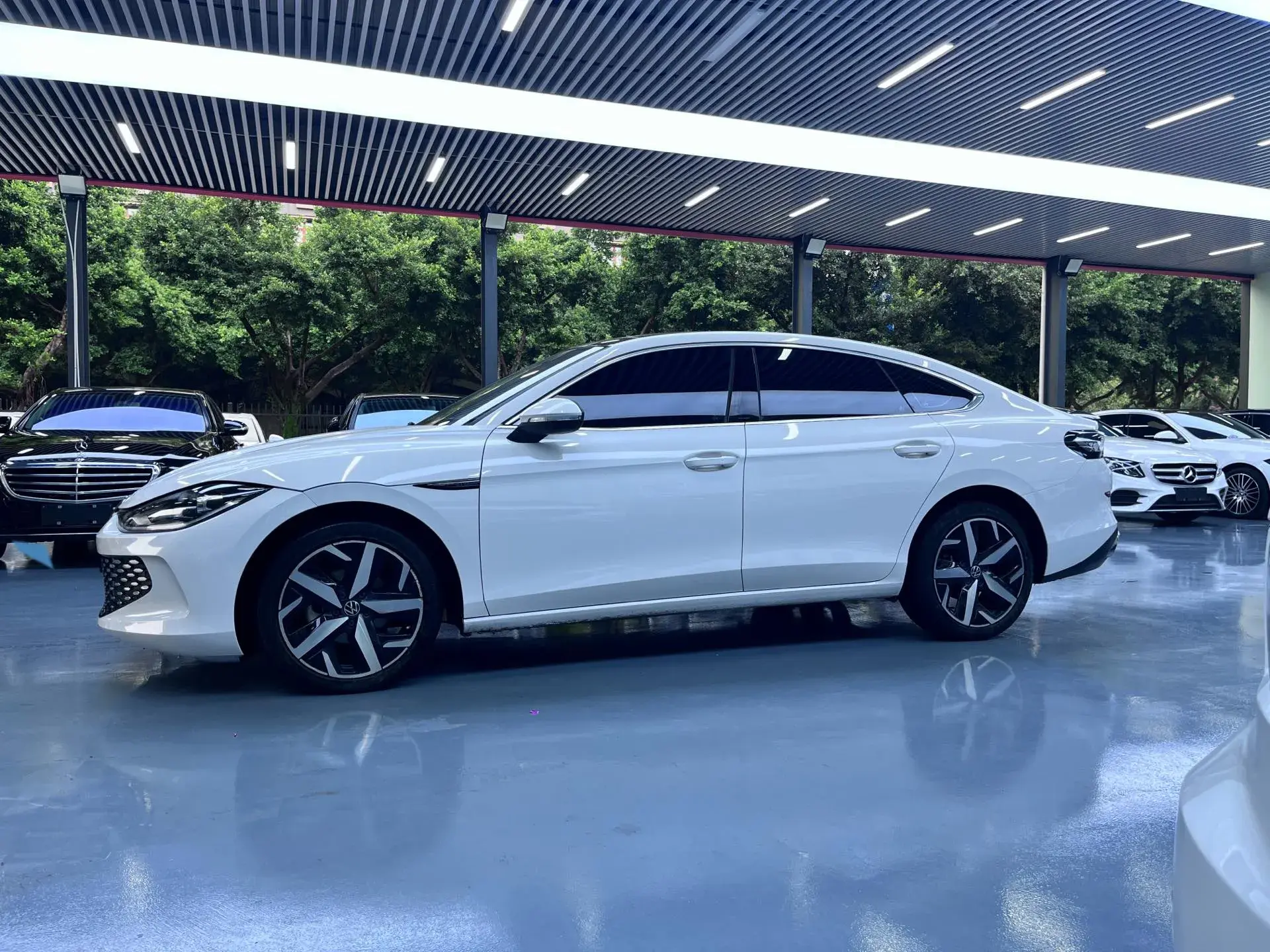 2023 VOLKSWAGEN LAMANDO thumbnail 2